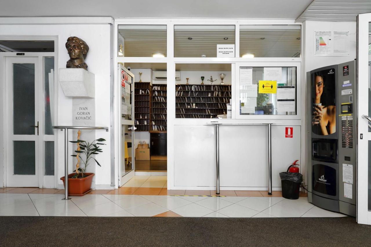 Rooms Studentsko Naselje Ivan Goran Kovacic リエカ エクステリア 写真