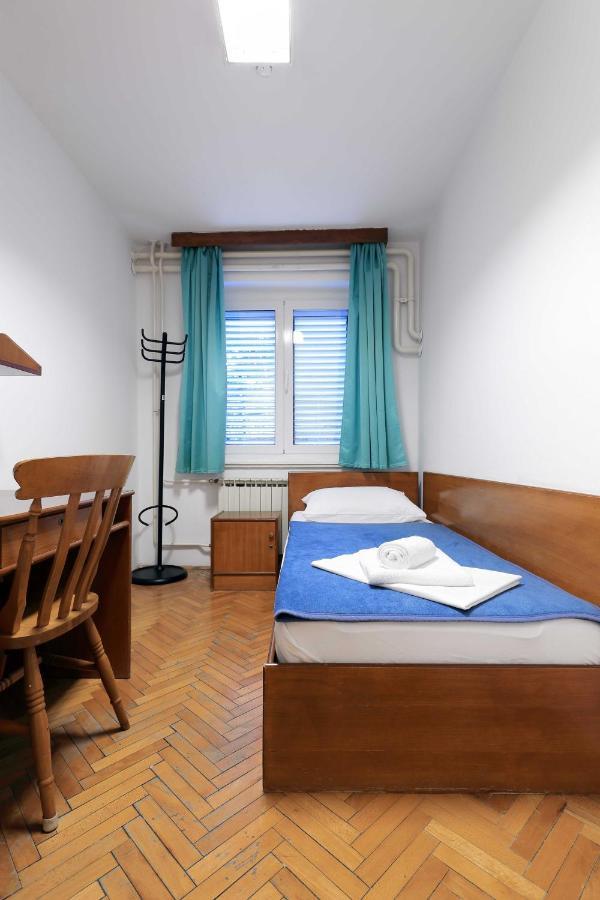 Rooms Studentsko Naselje Ivan Goran Kovacic リエカ 部屋 写真