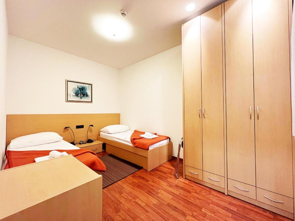 Rooms Studentsko Naselje Ivan Goran Kovacic リエカ 部屋 写真