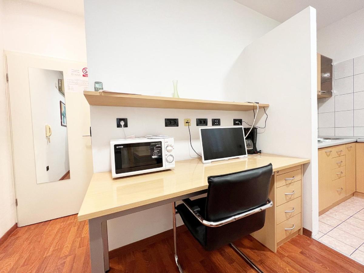 Rooms Studentsko Naselje Ivan Goran Kovacic リエカ 部屋 写真